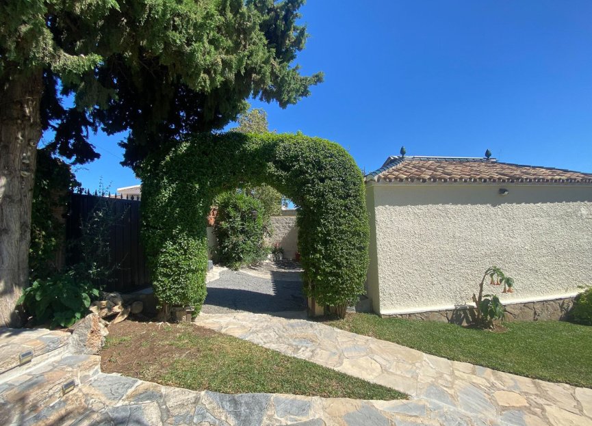 Resale - House - Detached Villa - Marbella - Guadalmina Alta