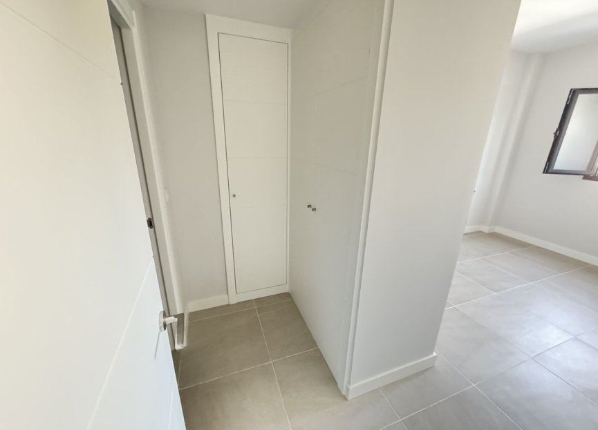 Resale - Apartment - Middle Floor Apartment - Estepona - Estepona Centro