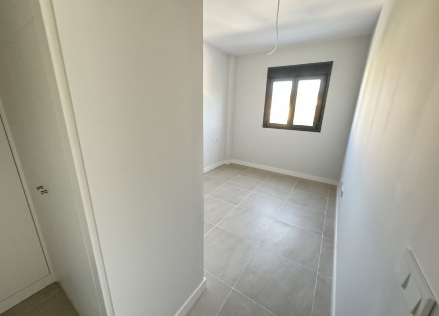 Resale - Apartment - Middle Floor Apartment - Estepona - Estepona Centro