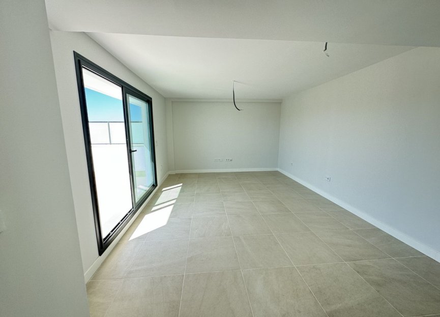 Resale - Apartment - Middle Floor Apartment - Estepona - Estepona Centro