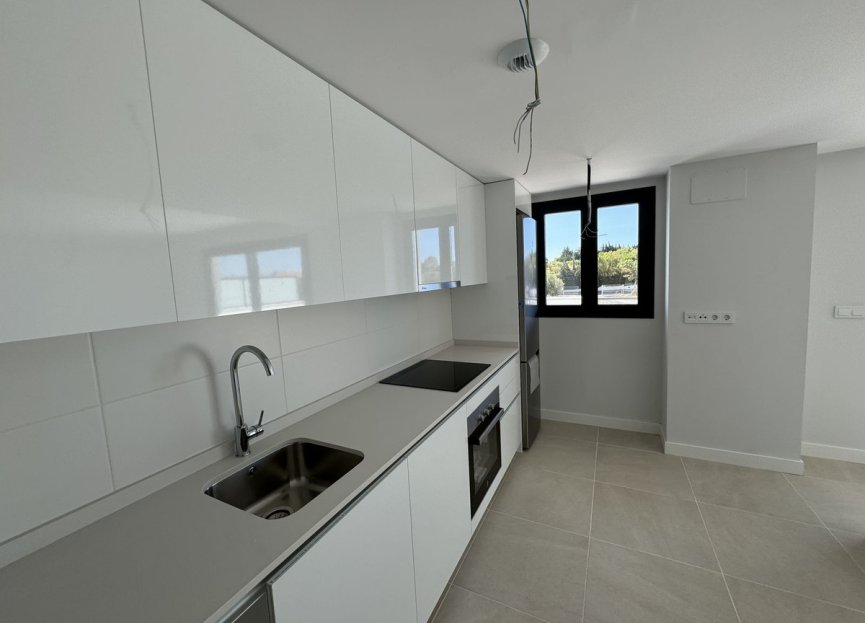 Resale - Apartment - Middle Floor Apartment - Estepona - Estepona Centro