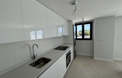Resale - Apartment - Middle Floor Apartment - Estepona - Estepona Centro