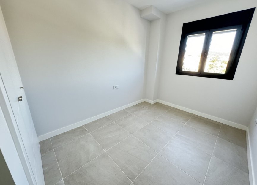 Resale - Apartment - Middle Floor Apartment - Estepona - Estepona Centro