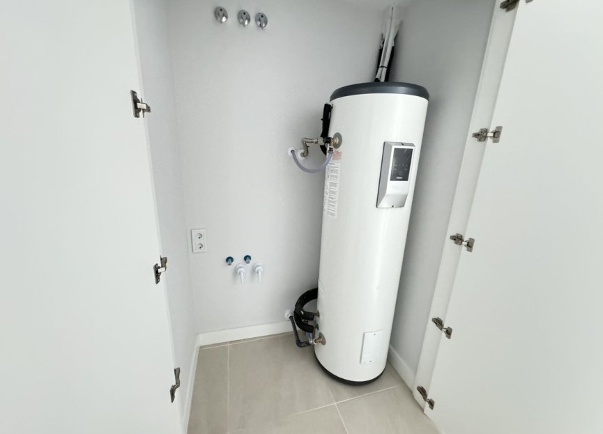 Resale - Apartment - Middle Floor Apartment - Estepona - Estepona Centro