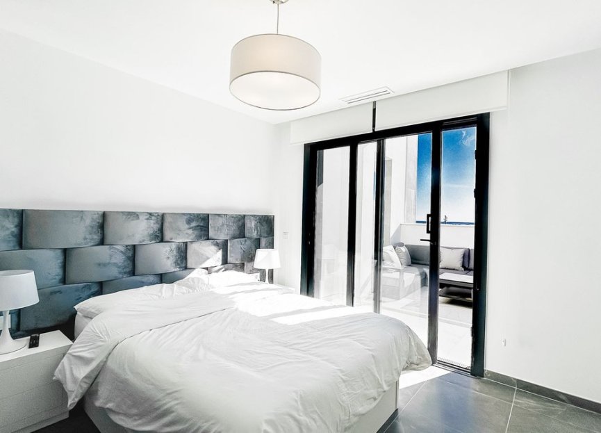 Resale - Apartment - Penthouse - Estepona - Estepona Centro