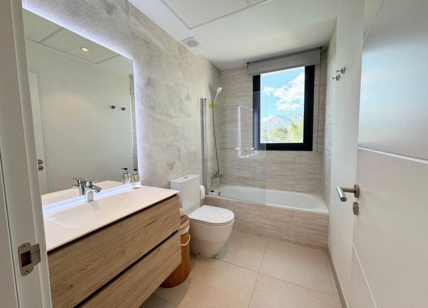 Resale - Apartment - Penthouse - Estepona - Estepona Centro