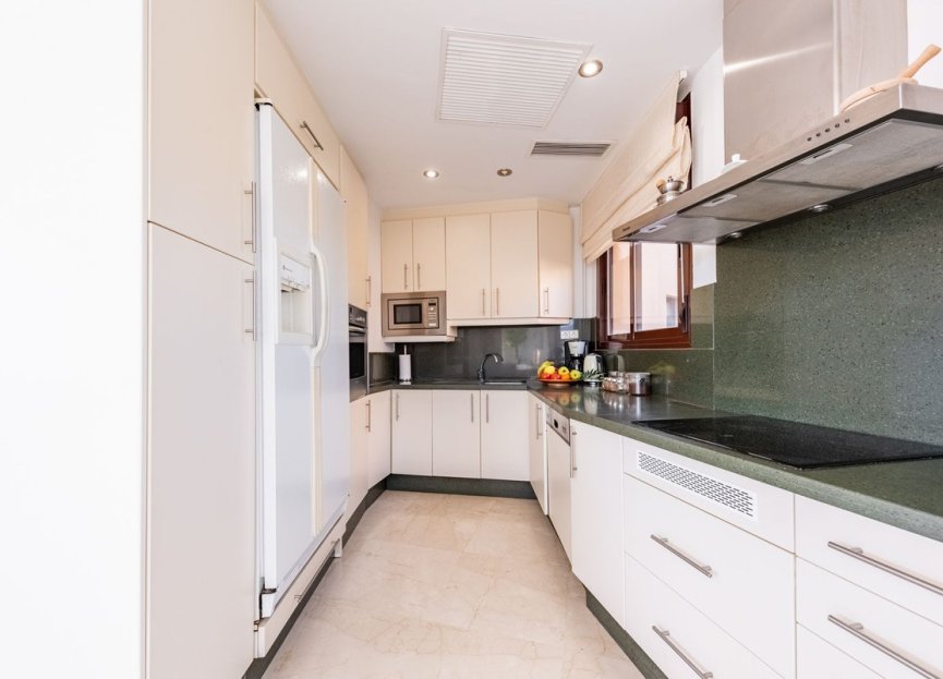 Resale - Apartment - Penthouse - Estepona - Costalita