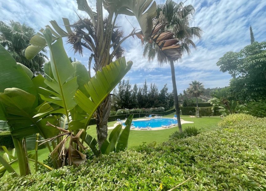 Resale - Apartment - Middle Floor Apartment - Benahavís - Benahavís Centro