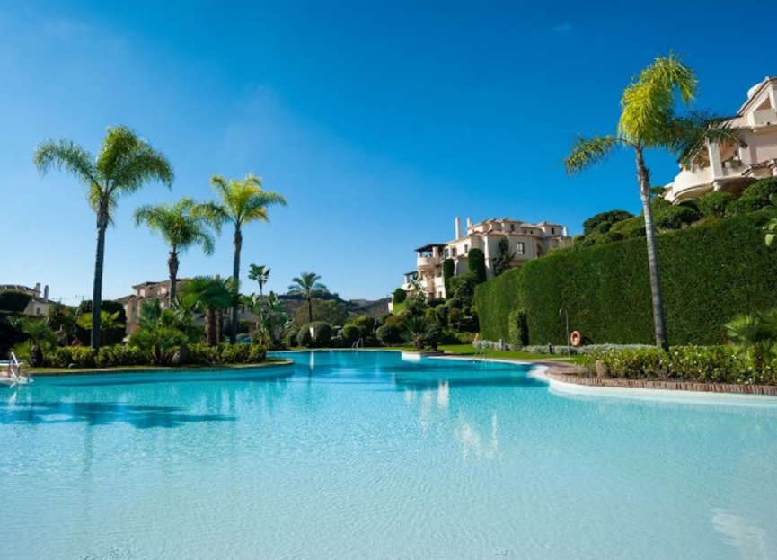 Resale - Apartment - Middle Floor Apartment - Benahavís - Benahavís Centro