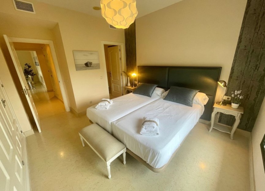 Resale - Apartment - Middle Floor Apartment - Benahavís - Benahavís Centro