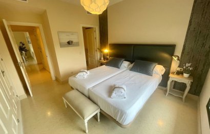 Resale - Apartment - Middle Floor Apartment - Benahavís - Benahavís Centro