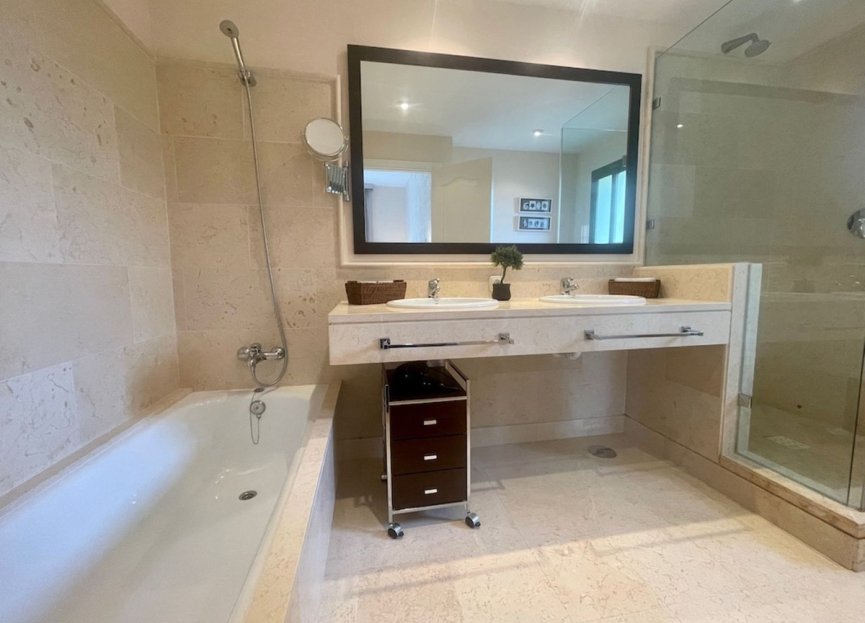 Resale - Apartment - Middle Floor Apartment - Benahavís - Benahavís Centro