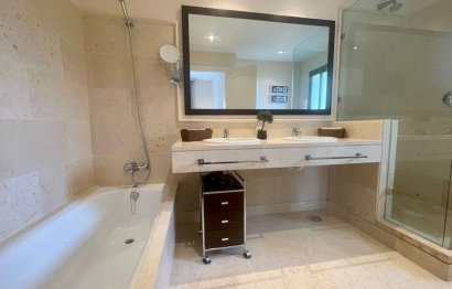 Resale - Apartment - Middle Floor Apartment - Benahavís - Benahavís Centro