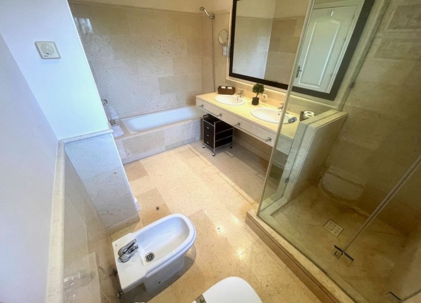 Resale - Apartment - Middle Floor Apartment - Benahavís - Benahavís Centro