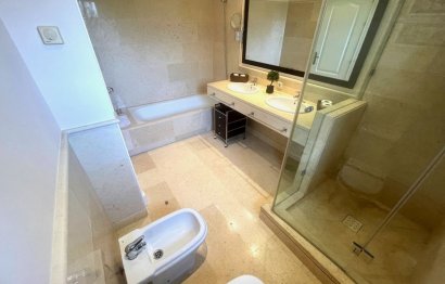 Resale - Apartment - Middle Floor Apartment - Benahavís - Benahavís Centro