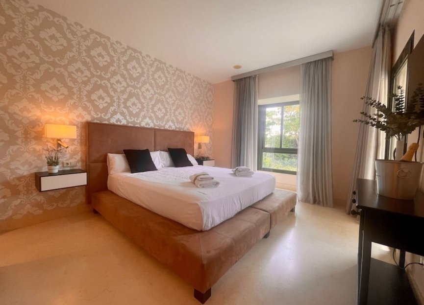 Resale - Apartment - Middle Floor Apartment - Benahavís - Benahavís Centro