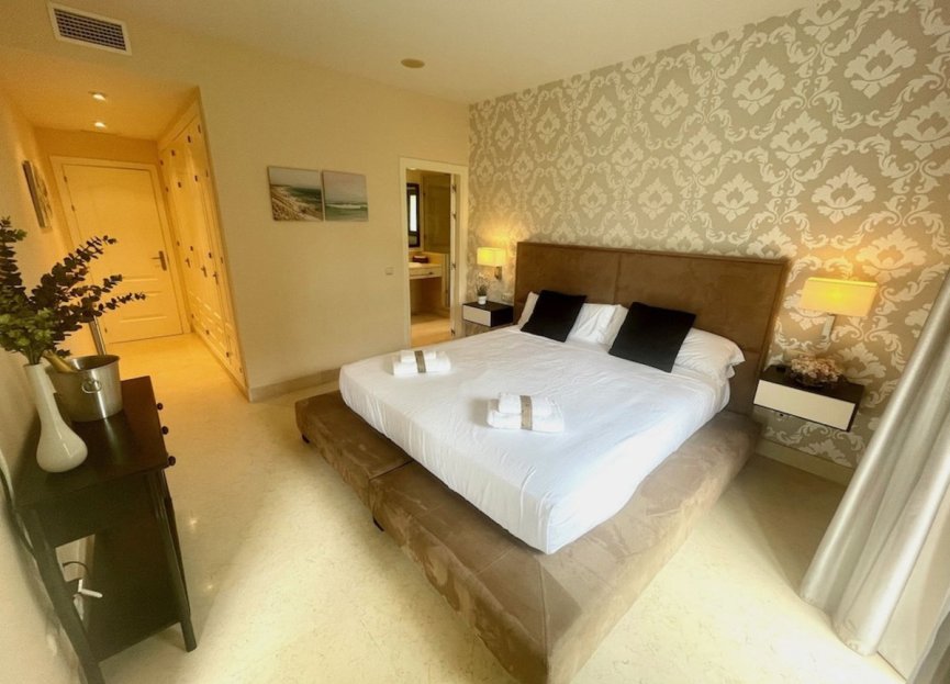 Resale - Apartment - Middle Floor Apartment - Benahavís - Benahavís Centro