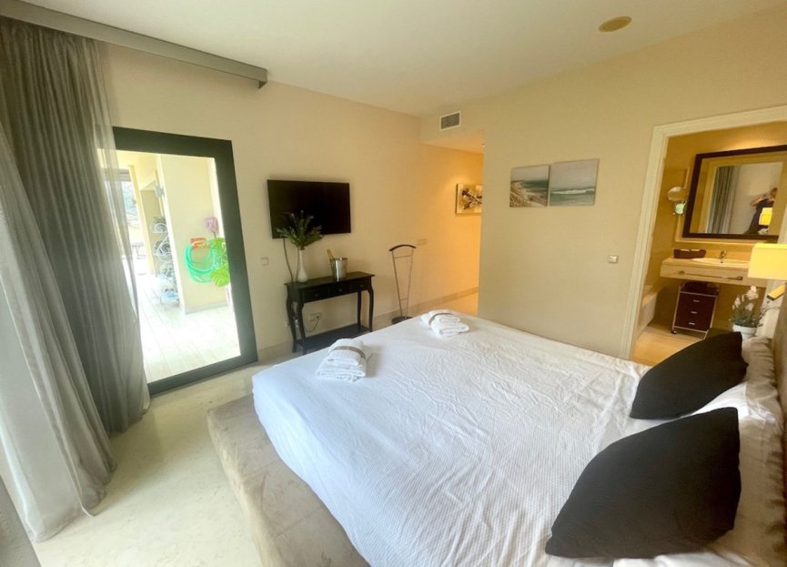 Resale - Apartment - Middle Floor Apartment - Benahavís - Benahavís Centro