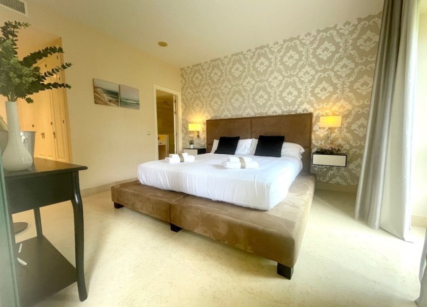 Resale - Apartment - Middle Floor Apartment - Benahavís - Benahavís Centro