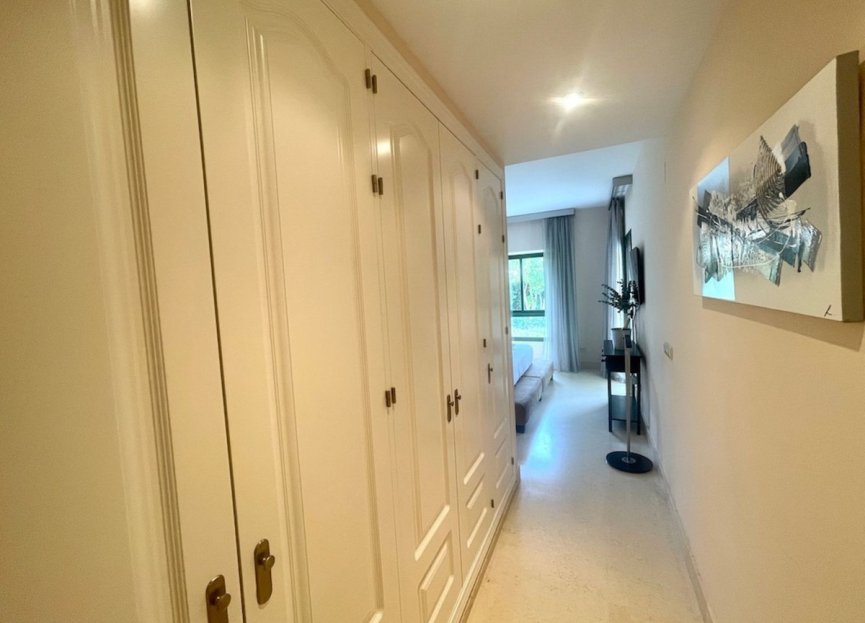 Resale - Apartment - Middle Floor Apartment - Benahavís - Benahavís Centro