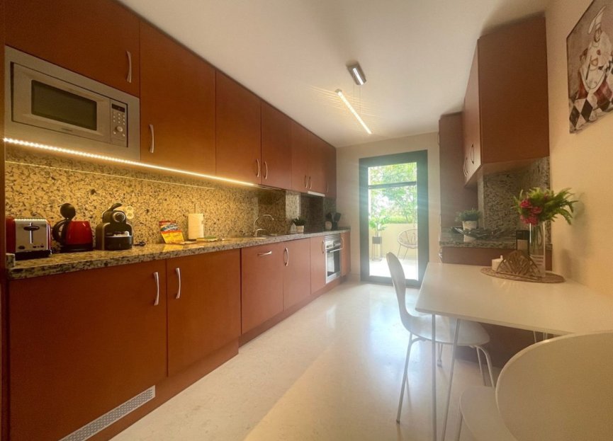 Resale - Apartment - Middle Floor Apartment - Benahavís - Benahavís Centro