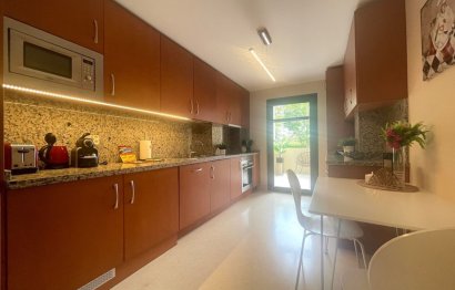 Resale - Apartment - Middle Floor Apartment - Benahavís - Benahavís Centro