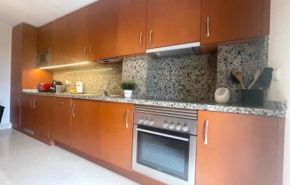 Resale - Apartment - Middle Floor Apartment - Benahavís - Benahavís Centro