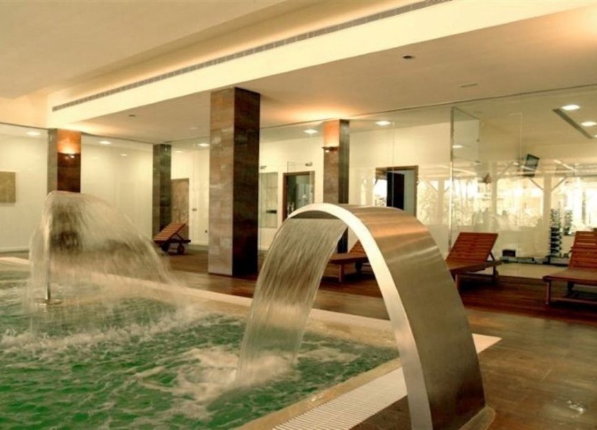 Resale - Apartment - Middle Floor Apartment - Benahavís - Benahavís Centro