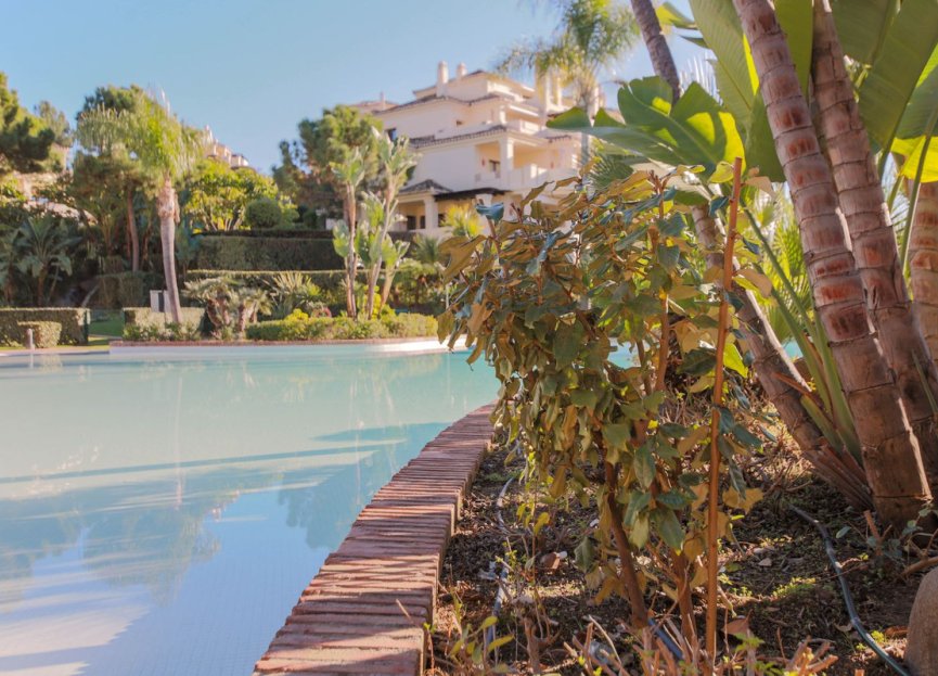 Resale - Apartment - Middle Floor Apartment - Benahavís - Benahavís Centro