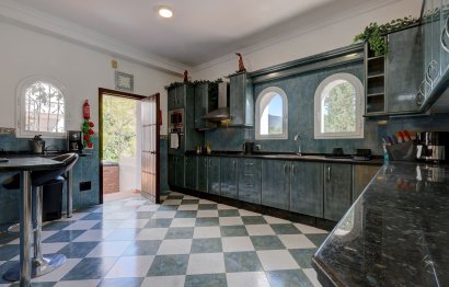 Resale - House - Detached Villa - Benahavís - Benahavís Centro