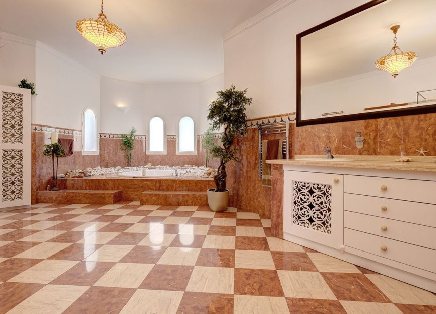 Resale - House - Detached Villa - Benahavís - Benahavís Centro