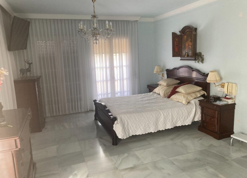Resale - House - Detached Villa - Estepona - Selwo