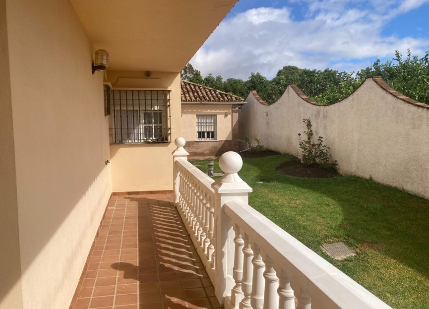 Resale - House - Detached Villa - Estepona - Selwo