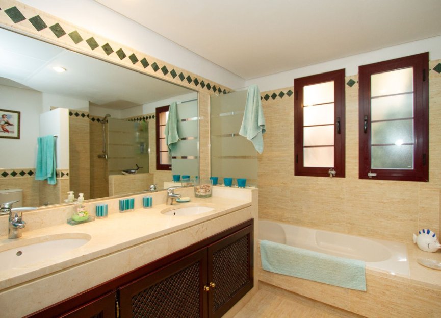 Resale - Ground floor apartment - Marbella - La Mairena