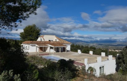 Resale - House - Detached Villa - Alhaurín el Grande - Alhaurín el Grande Centro