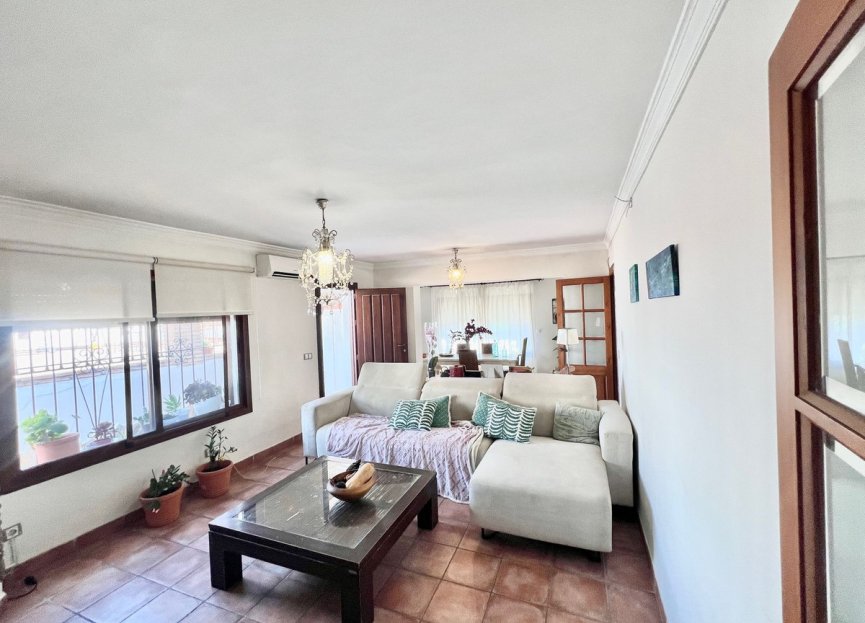 Resale - House - Detached Villa - Marbella - Nueva Andalucia