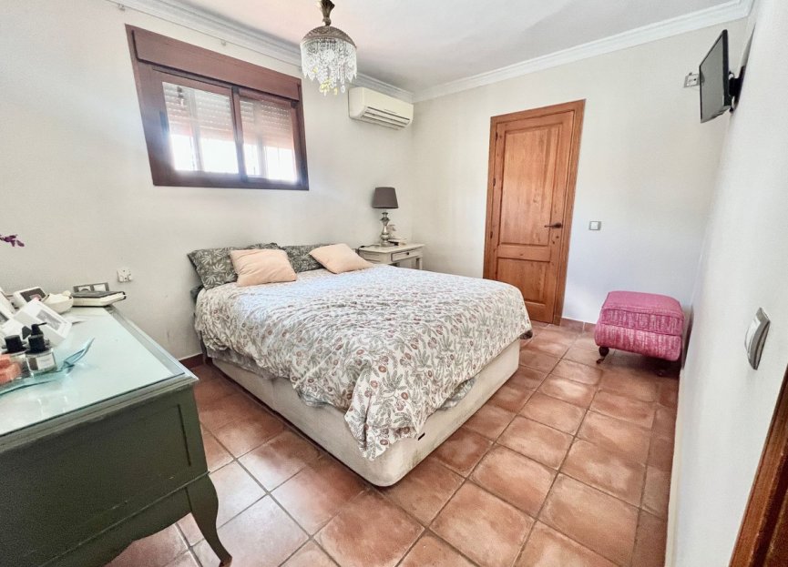 Resale - House - Detached Villa - Marbella - Nueva Andalucia