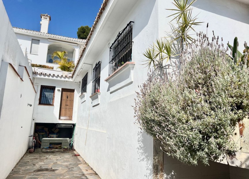 Resale - House - Detached Villa - Marbella - Nueva Andalucia