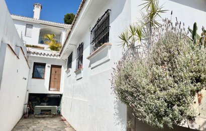 Resale - House - Detached Villa - Marbella - Nueva Andalucia