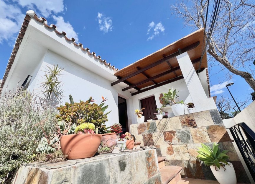 Resale - House - Detached Villa - Marbella - Nueva Andalucia