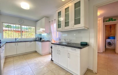 Resale - House - Detached Villa - Marbella - Nagüeles