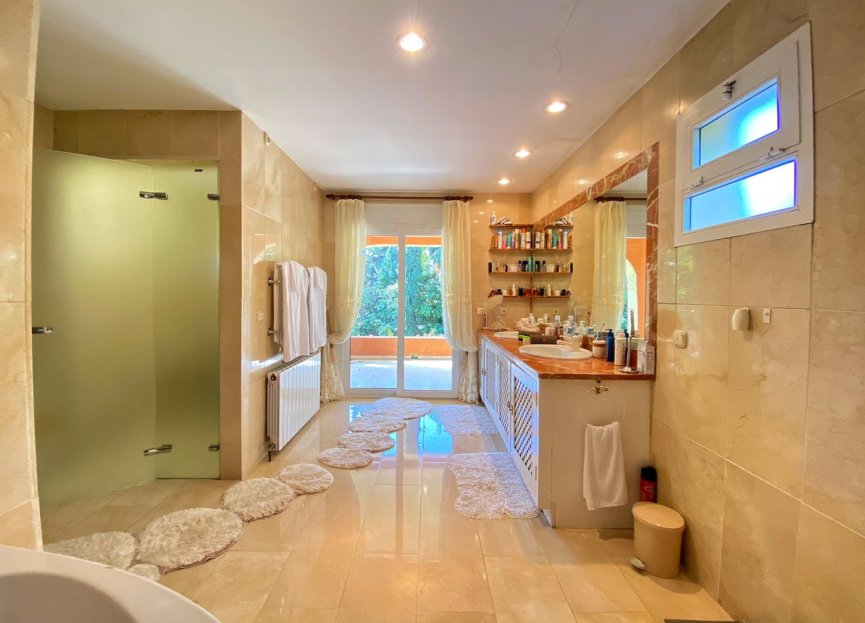 Resale - House - Detached Villa - Marbella - Nagüeles