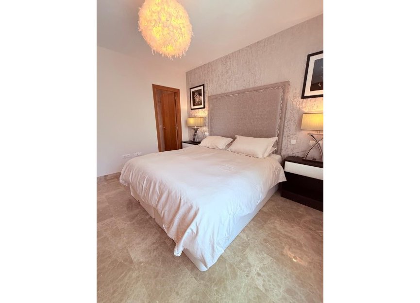 Resale - Apartment - Penthouse - Estepona - Estepona Centro