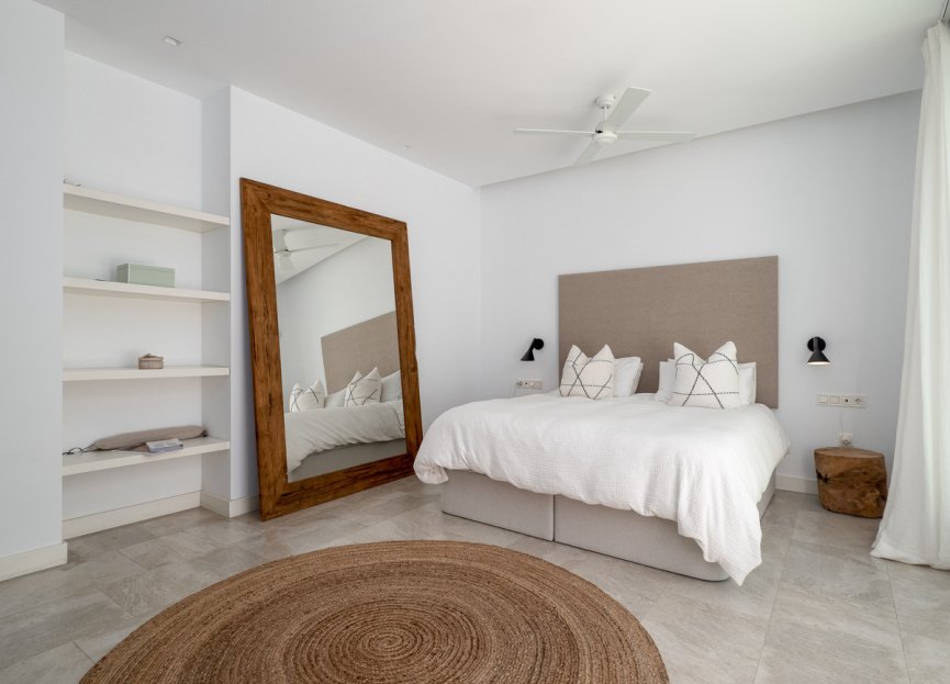 Resale - House - Detached Villa - Marbella - Guadalmina Baja