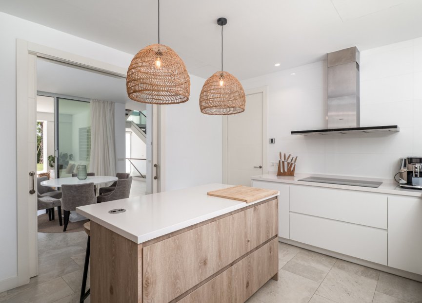 Resale - House - Detached Villa - Marbella - Guadalmina Baja