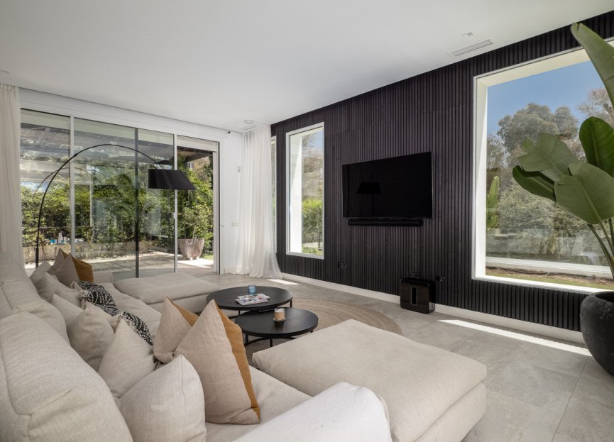 Resale - House - Detached Villa - Marbella - Guadalmina Baja