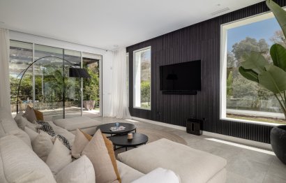 Resale - House - Detached Villa - Marbella - Guadalmina Baja