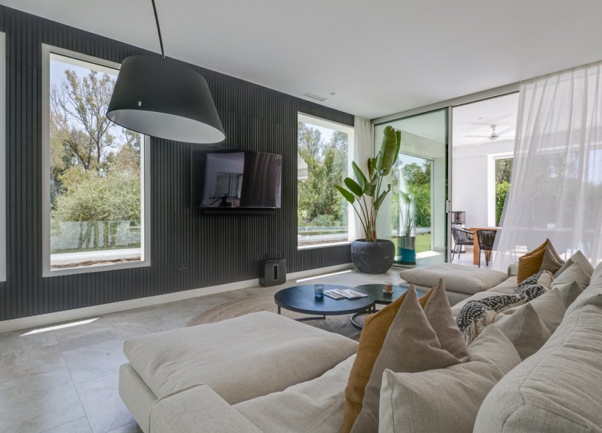 Resale - House - Detached Villa - Marbella - Guadalmina Baja