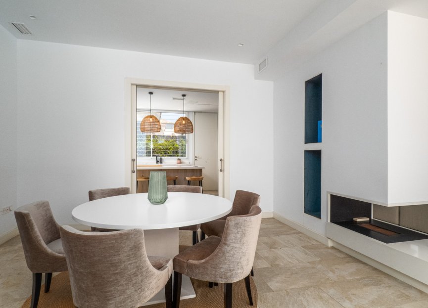 Resale - House - Detached Villa - Marbella - Guadalmina Baja