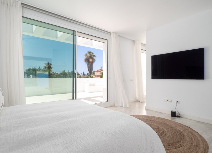 Resale - House - Detached Villa - Marbella - Guadalmina Baja